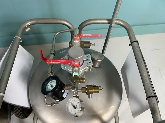 Linde - xl 240 - benzinetank (2x) - afbeelding 3 van  6