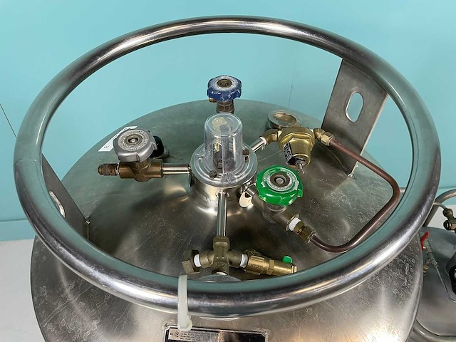 Linde - xl 240 - benzinetank (2x) - afbeelding 6 van  6