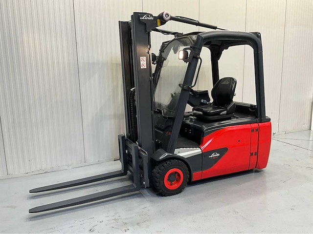Linde e16-02 vorkheftruck - triplex - freelift - sideshift - 4361 uur- acculader - afbeelding 1 van  17