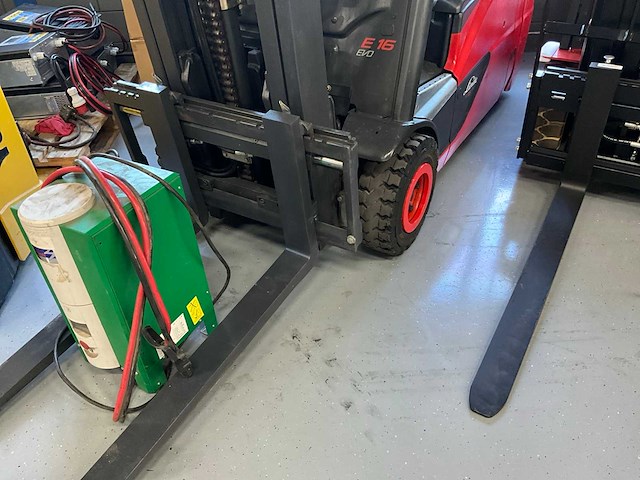 Linde e16-02 vorkheftruck - triplex - freelift - sideshift - 4361 uur- acculader - afbeelding 14 van  17