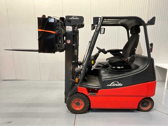 Linde e20-02 - vorkheftruck - vorkensteller - sideshift - freelift- acculader- bluespot achter - afbeelding 4 van  16