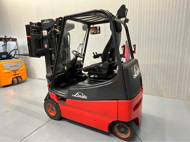 Linde e20-02 - vorkheftruck - vorkensteller - sideshift - freelift- acculader- bluespot achter - afbeelding 11 van  16