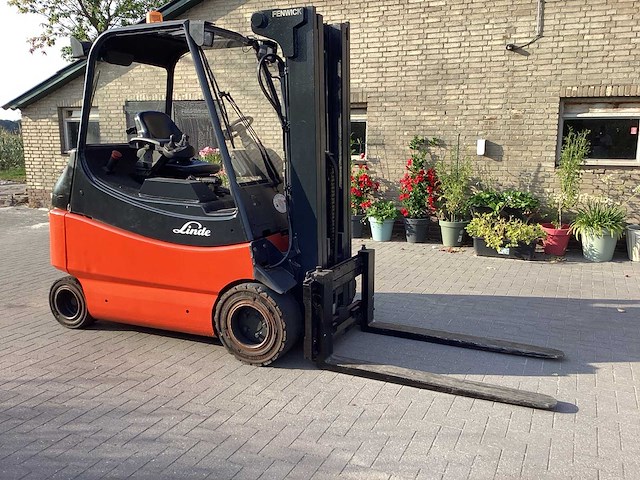 Linde / fenwick - 2011 - e30-03/600 - vorkheftruck - afbeelding 1 van  39