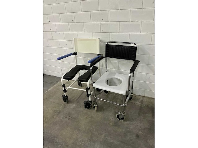 Linido handicare - verrijdbare douchestoel toiletstoel (2x) - afbeelding 1 van  4
