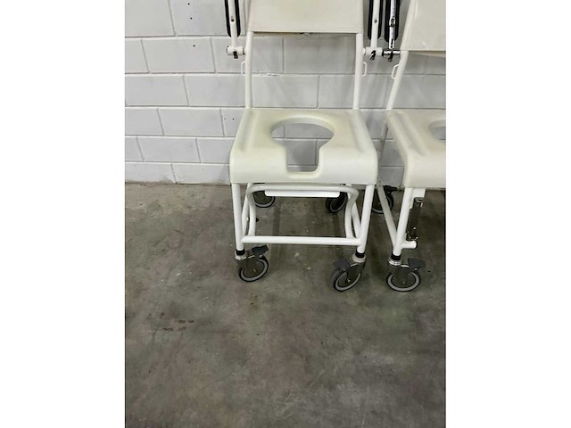 Linido handicare - verrijdbare douchestoel toiletstoel (2x) - afbeelding 4 van  7