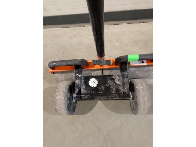Linoleum roller, uzin utz / wolff, 2016 - afbeelding 3 van  3
