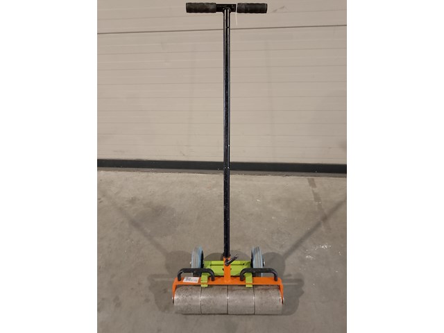 Linoleum roller, uzin utz / wolff, 2018 - afbeelding 1 van  4