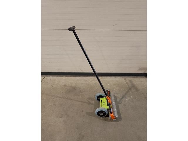 Linoleum roller, uzin utz / wolff, 2018 - afbeelding 2 van  4