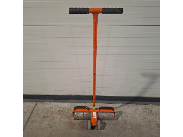 Linoleum roller ~ uzin utz / wolff, linoleum roller, bouwjaar 2013 - afbeelding 1 van  3
