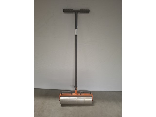 Linoleum roller ~ uzin utz / wolff, linoleum roller, bouwjaar 2016 - afbeelding 1 van  2