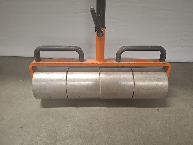 Linoleum roller ~ uzin utz / wolff, linoleum roller, bouwjaar 2016 - afbeelding 2 van  2