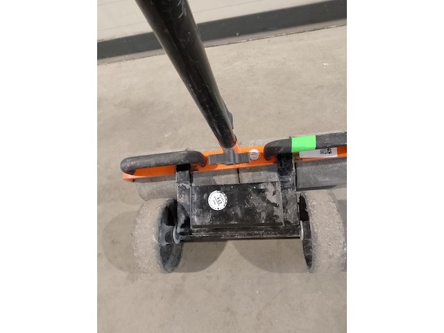 Linoleum roller ~ uzin utz / wolff, linoleum roller, bouwjaar 2016 - afbeelding 3 van  3