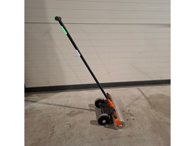 Linoleum roller ~ uzin utz / wolff, linoleum roller, bouwjaar 2016 - afbeelding 1 van  2