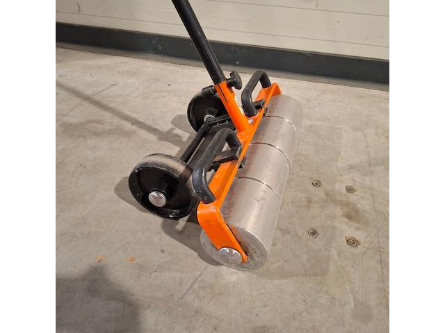Linoleum roller ~ uzin utz / wolff, linoleum roller, bouwjaar 2016 - afbeelding 2 van  2