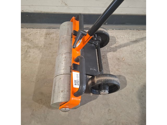 Linoleum roller ~ uzin utz / wolff, linoleum roller, bouwjaar 2017 - afbeelding 2 van  3