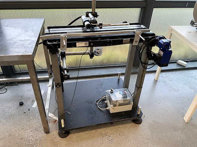 Linx 5900 inktjetprinter met transportband - afbeelding 3 van  4