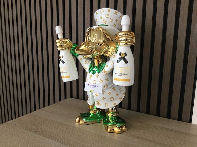Lior 24 - dagobert duck - dagobert duck sculptuur - afbeelding 2 van  3