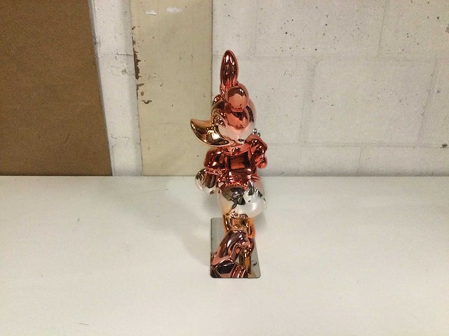 Lior 24 - katrien duck - katrien duck sculptuur - afbeelding 9 van  10