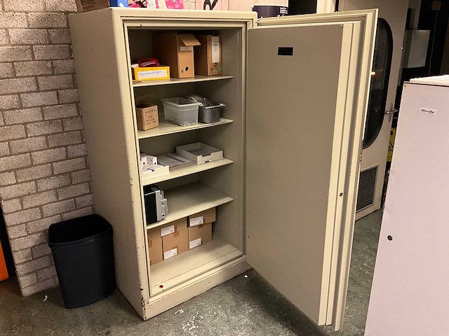 Lips - kluis - afbeelding 4 van  4