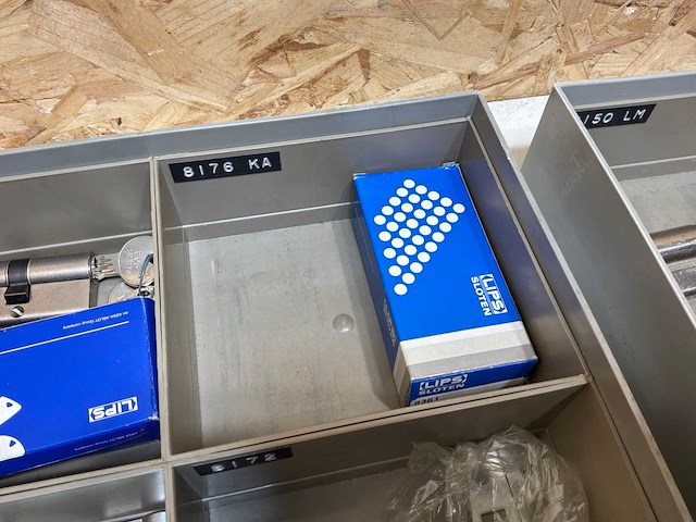 Lips diverse cilindersloten met bijbehorende sleutels - afbeelding 9 van  19