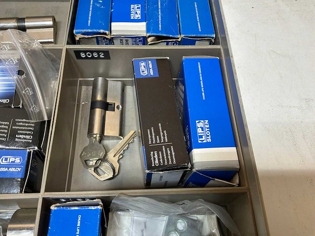 Lips diverse cilindersloten met bijbehorende sleutels - afbeelding 17 van  19