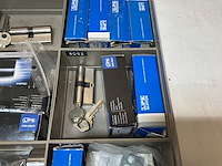 Lips diverse cilindersloten met bijbehorende sleutels - afbeelding 18 van  19