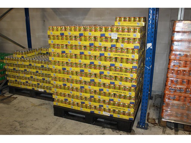 Lipton ice-tea peach. 102 trays a 24 blikken 0,33l. totaal 2248 blikken. tht 9-2026. bod is inclusief 367,2... - afbeelding 1 van  3