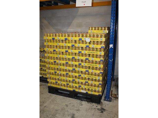 Lipton ice-tea peach. 102 trays a 24 blikken 0,33l. totaal 2248 blikken. tht 9-2026. bod is inclusief 367,2... - afbeelding 2 van  3