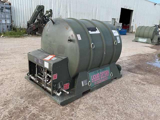 Liquid oxygen storage tank - afbeelding 4 van  6