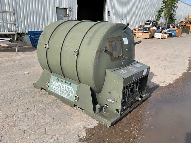 Liquid oxygen storage tank - afbeelding 1 van  6