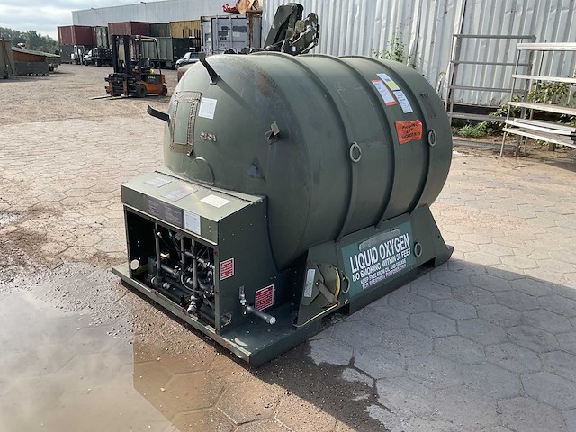 Liquid oxygen storage tank - afbeelding 4 van  6