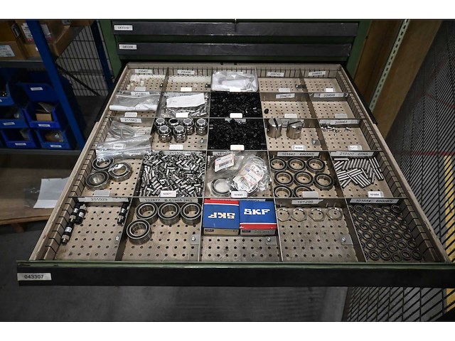 Lista 9-delige ladenkast met o.a. skf lagers, rvs bevestigingsmaterialen en festo materialen - afbeelding 5 van  10