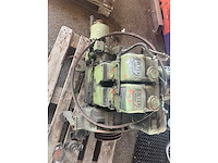 Lister-petter stationaire dieselmotor, werken gedemonteerd. - afbeelding 1 van  5