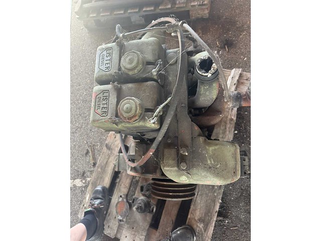 Lister-petter stationaire dieselmotor, werken gedemonteerd. - afbeelding 2 van  5