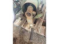 Lister-petter stationaire dieselmotor, werken gedemonteerd. - afbeelding 3 van  5