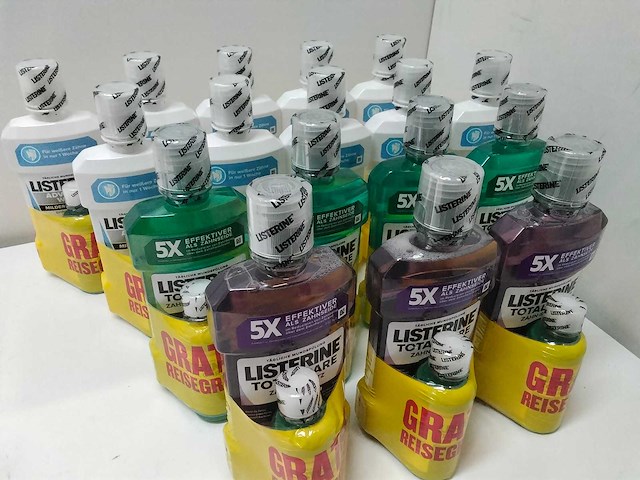 Listerine - mond spoelwater (17x) - afbeelding 1 van  3
