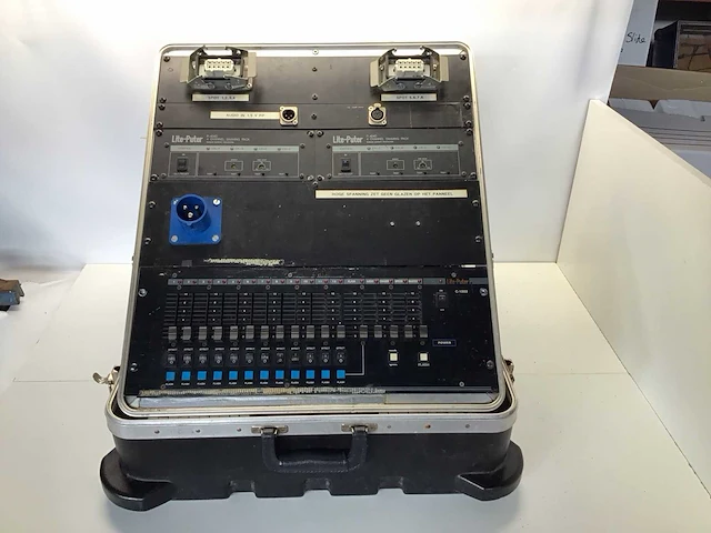 Lite puter vintage lichttafel in flightcase - afbeelding 1 van  6