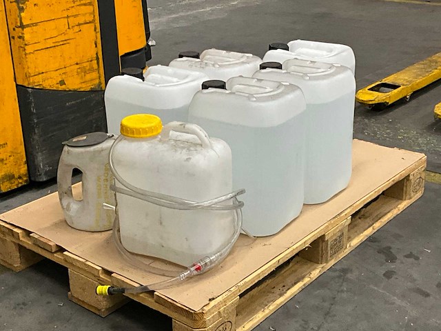 Liter gedemineraliseerd water (80x) - afbeelding 2 van  3