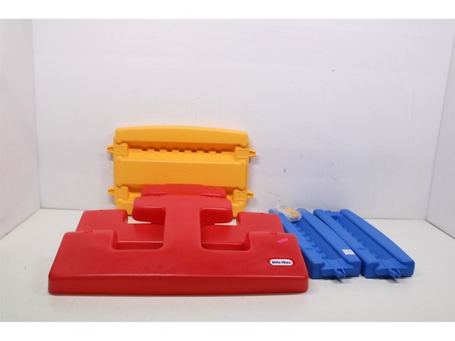 Little tikes picknicktafel max 4 zitplaatsen - afbeelding 2 van  3