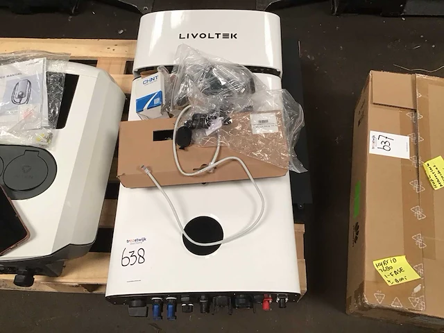 Livoltek 3680 hybride omvormer - afbeelding 1 van  2