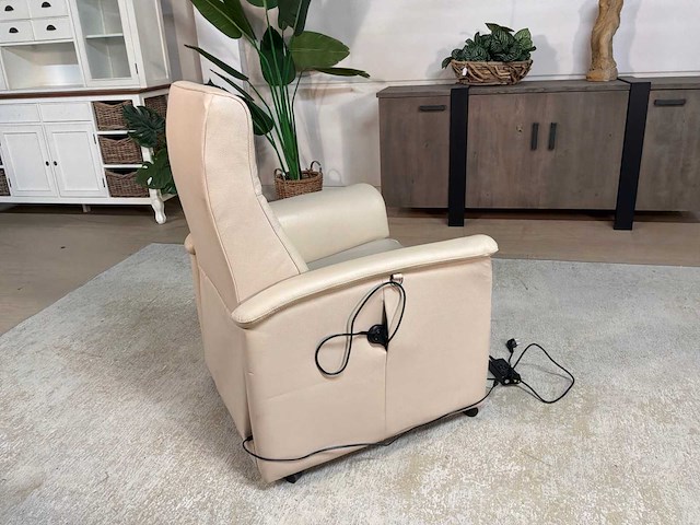 Livv electrische leren fauteuil - afbeelding 6 van  9