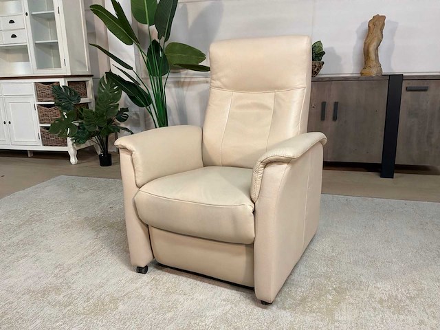 Livv electrische leren fauteuil - afbeelding 1 van  9