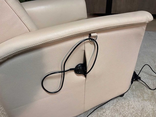Livv electrische leren fauteuil - afbeelding 3 van  16