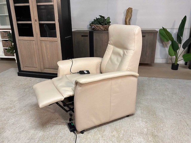 Livv electrische leren fauteuil - afbeelding 8 van  16