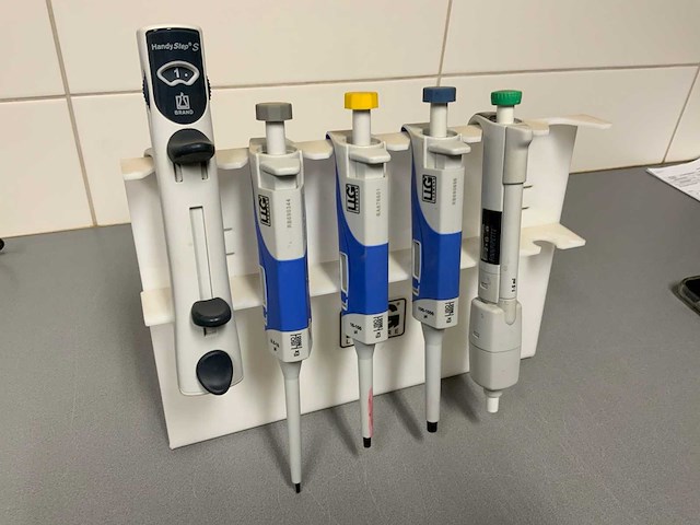 Llg labware / brand handy step / finnpipette laboratorium opstelling - afbeelding 1 van  7