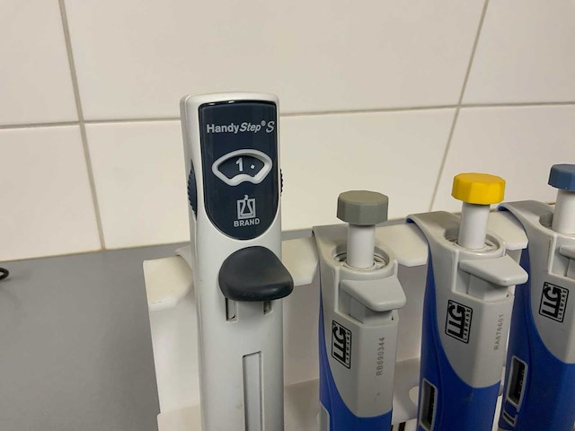 Llg labware / brand handy step / finnpipette laboratorium opstelling - afbeelding 2 van  7