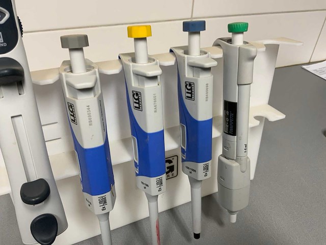 Llg labware / brand handy step / finnpipette laboratorium opstelling - afbeelding 3 van  7
