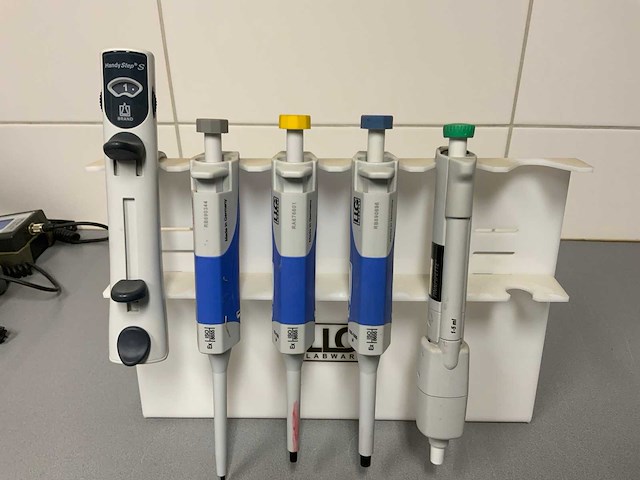 Llg labware / brand handy step / finnpipette laboratorium opstelling - afbeelding 7 van  7