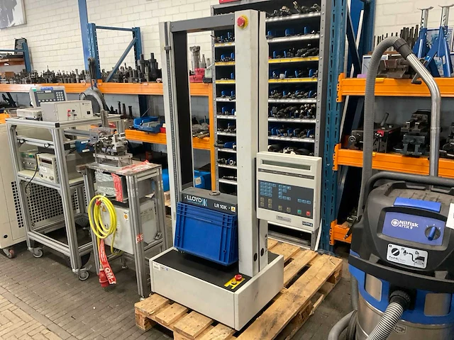 Lloyd lr10k mk4 testmachine - afbeelding 1 van  9