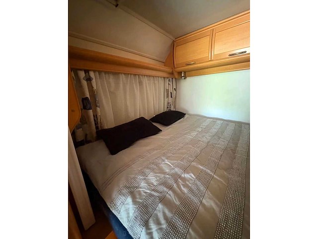 Lmc 6900 libery mercedes camper keuken, bed, douche, zithoek, garage - afbeelding 2 van  20